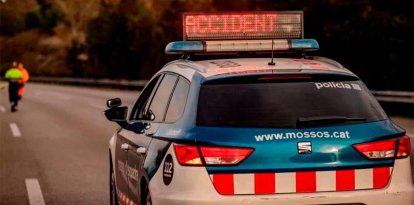 Un coche de Mossos d'Esquadra de Trànsit en un servicio de un accidente.