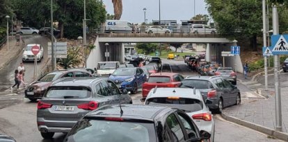 Atasco a la entrada de la ciudad de Tarragona debido a la lluvia