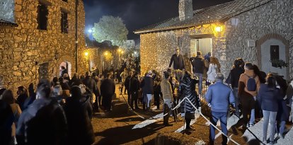 El pesebre representa pasajes bíblicos pero también recrea oficios tradicionales en el antiguo núcleo de Castelló.