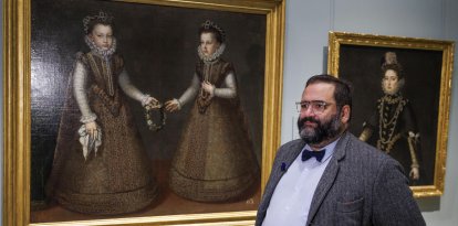 Las infantas Isabel Clara Eugenia y Catalina Micaela, de Alonso Sánchez Coello. Cientos de cuadros del Museo del Prado tienen a niños y niñas como protagonistas o acompañantes de sus insignes padres. Hijos de reyes y nobles que llegaron a ser piezas en el tablero de alianzas matrimoniales, militares condecorados, artistas, diseñadores revoluciones o incluso directores del propio museo. El conservador de siglo XIX del Museo del Prado, Carlos G. Navarro acompaña a EFE en un recorrido por los retratos y las vidas de estos niños que tuvieron trayectorias intensas y ajetreadas. EFE/Sergio Pérez
