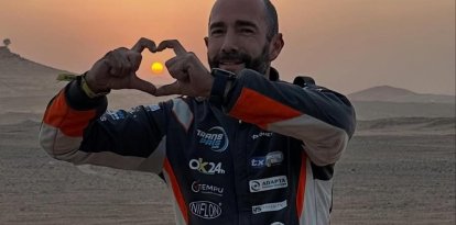 Quico Pardo, feliz durante una de las puestas de sol en el desierto de Arabia Saudí.