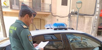 Uno de los agentes que han participado en el operativo.