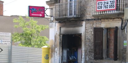 Local incendiado esta mañana en Bellpuig