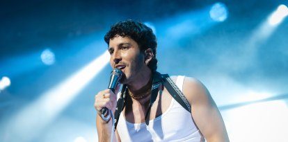 El músico y cantante colombiano Sebastián Yatra durante su actuación en el festival Cap Roig.