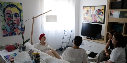 El equipo Pades visitando a Sílvia Sanz en Celrà