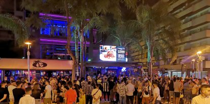 La calle Carles Buigas de Salou es uno de los epicentros del ocio nocturno.