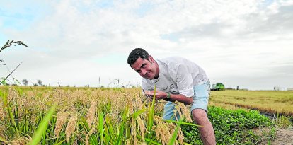 El chef Joan Capilla, en Poblenou del Delta, investiga, prueba, compara, anota: «Cada día aprendo algo nuevo».