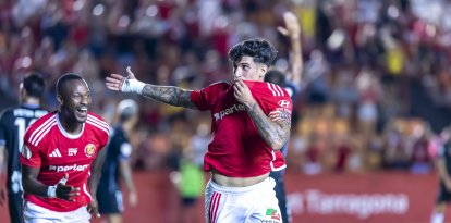 Óscar Sanz marcó el primer gol oficial del equipo esta temporada, en el debut liguero ante el Algeciras (2-1).