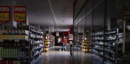Un supermercado de Tarragona en pleno gran apagón.