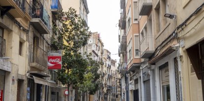 El carrer Sant Blai, abans el carrer comercial, ha patit una gran degradació els últims anys.