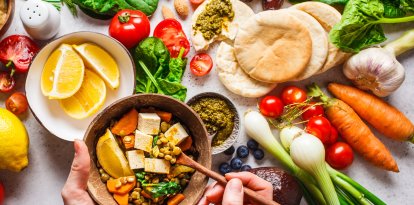 Comer bien implica conocimiento, equilibrio y una mirada amable hacia nosotros mismos.