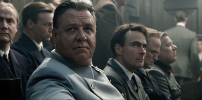 Fotograma de la película, con Russell Crowe en primer término.