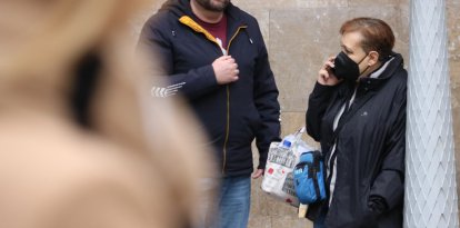 Imagen de una persona usando mascarilla