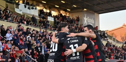 Los jugadores del Reus FCR celebran un gol en el Estadi.