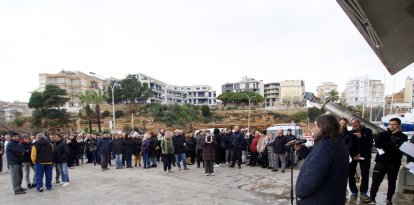La protesta en la lonja de l'Ametlla de Mar, este lunes por la mañana