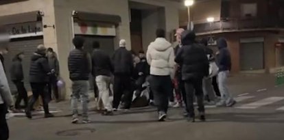 Imagen de la agresión grupal a una pareja en la Fiesta Mayor de Argentona (Barcelona)