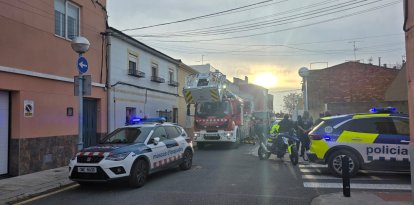 Mossos d'Esquadra, Bombers y Policia Local en la explosión de una vivienda en Vila-seca