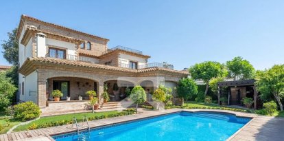 Imagen del exterior del chalet en venta en Vilafortuny