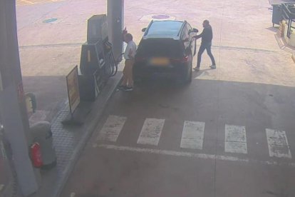 Imagen de uno de los robos perpetrados por la banda en la autopista AP-7 en Tarragona
