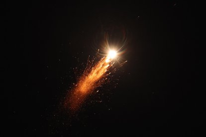 La Cúpula de Hierro, el sistema de defensa aérea israelí, intercepta misiles lanzados desde Irán sobre Tel Aviv, Israel, en la madrugada del 19 de junio de 2025. Israel e Irán han estado intercambiando fuego desde que Israel atacó a Irán el 13 de junio de 2025 como parte de la operación ‘León Naciente’.