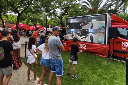 Padres e hijos juegan juntos al nuevo ‘Mario Kart World’