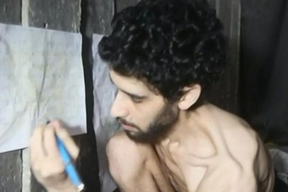 El brazo armado de Hamás, las Brigadas Al Qasam, difundió este sábado un nuevo vídeo del rehén israelí Evyatar David.