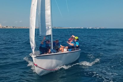 Turistas que realizan pesca recreativa