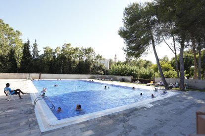 La piscina municipal de El Catllar se encuentra en el Parc Municipal de la Torre d’en Guiu.