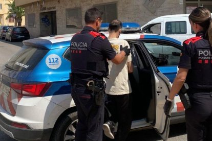 El momento de la detención por parte de los Mossos d'Esquadra.