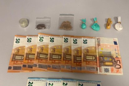 La mujer tenía speed, hachís, éxtasis y 480 euros en billetes fraccionados
