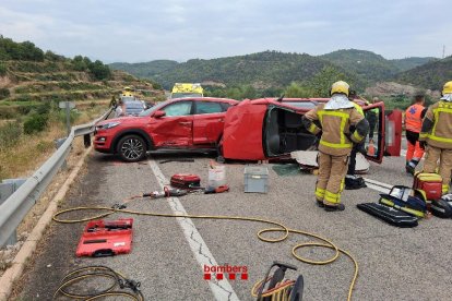 El conductor del vehículo volcado ha tenido que ser excarcelado por el techo