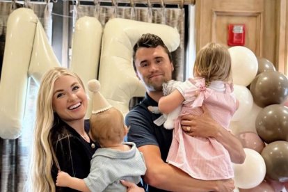 Charlie Kirk, su mujer Erika Frantzve y sus dos hijos