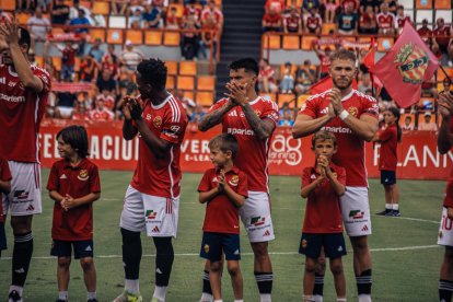 Los jugadores del Nàstic antes del partido frente al Sanluqueño.