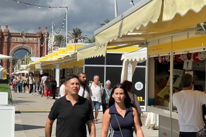 El Passeig Lluís Companys de Barcelona acoge la Setmana del Llibre Català.