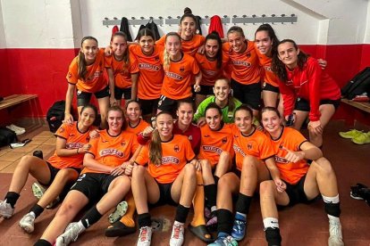 Las jugadoras del Reus, en el vestuario después del partido en Vic.