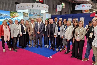 Representantes institucionales y empresariales de la Costa Daurada, en la feria Top Resa de París.