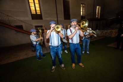 Imágenes de la cena solidario que se llevó a cabo este pasado viernes en la Casa Miret de la Rambla Nova
