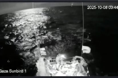 Los nueve barcos de la Flotilla de la Libertad-Thousand Madleens, que navegaban hacia Gaza con el objetivo de romper el bloqueo de Israel, fueron interceptados este miércoles en aguas internacionales por Israel.