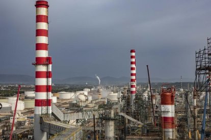 Complejo industrial de Repsol en el Polígono Norte del polo petroquímico de Tarragona.