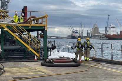 Un ejercicio del simulacro celebrado en el Port de Tarragona.
