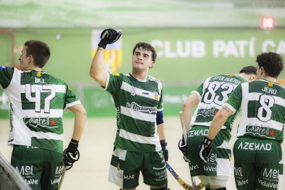 Domenech celebra un gol con el Calafell.