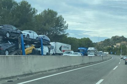 La AP-7, parada en sentido Barcelona.