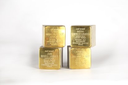 Les llambordes Stolpersteine dels espluguins deportats.