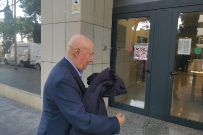 El magistrado Sánchez Icart entrando este viernes en los Juzgados de lo Social.