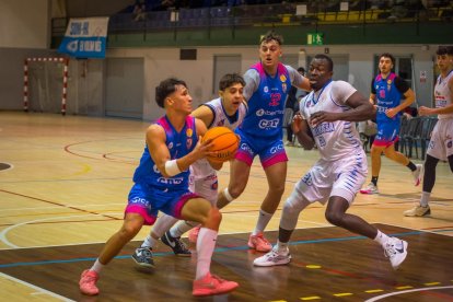 Iker Fernández brilló en el triunfo cebetista ante el líder.