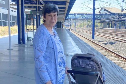 María Columna con el último bebé al que acogió.