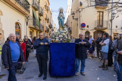 La imagen de la Verge de la Immaculada, en un instante de la procesión.