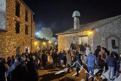 El pesebre representa pasajes bíblicos pero también recrea oficios tradicionales en el antiguo núcleo de Castelló.