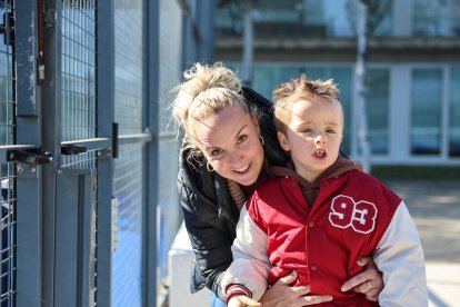 Carolina Gómez con su hijo Harry.