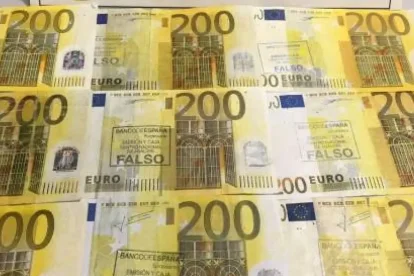 Billetes falsos de 200 euros.